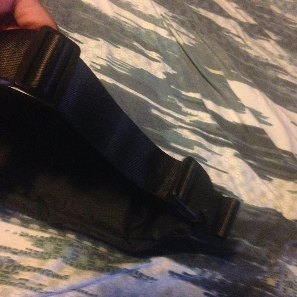 Black sling bag - Picture 4 of 4
